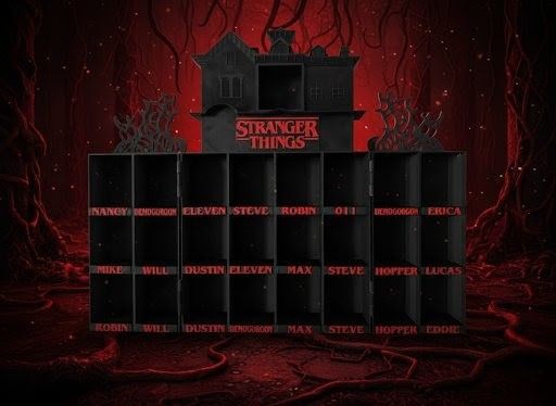 7/7 Descripción Expositor temático para figuras Funko Pop de Stranger Things.  Puedo hacer el logo luminoso glow  El diseño simula la Casa de Vecna y el Mundo del Revés. Se abre en el centro para reve
